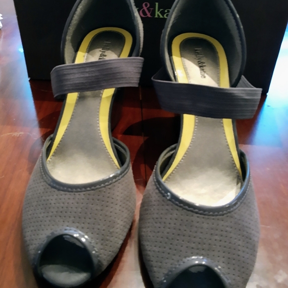 Kelly & Katie size 9 gray 3 inch heels - Picture 9 of 11